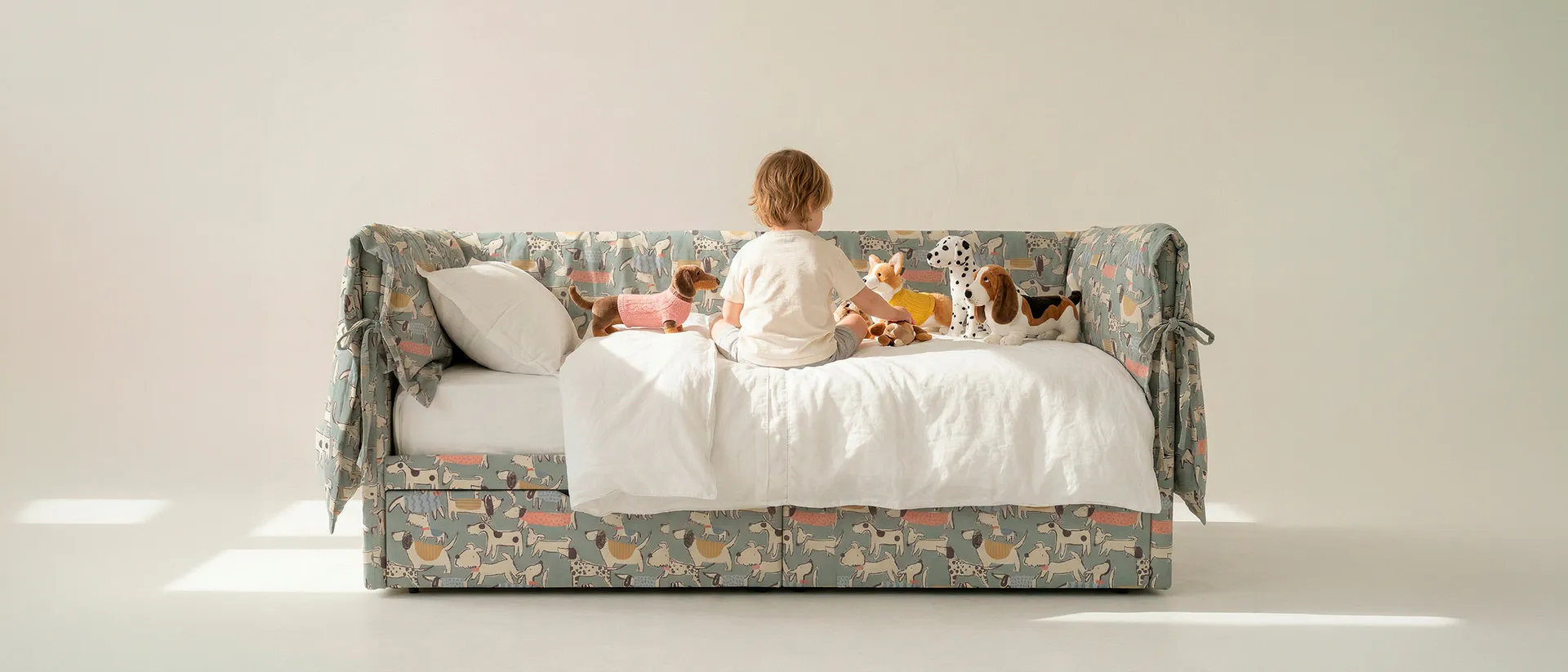 Современная кровать для детей и подростков РОББИ от мебельной фабрики РЕНЕ