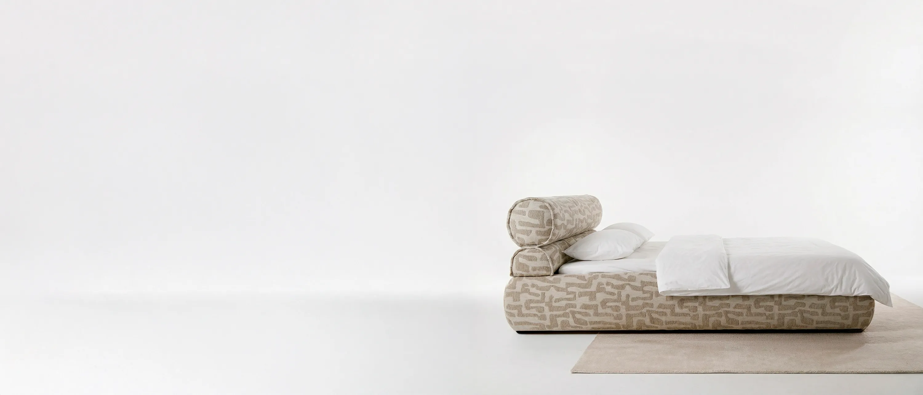 Кровать с мягким изголовьем от фабрики RENE