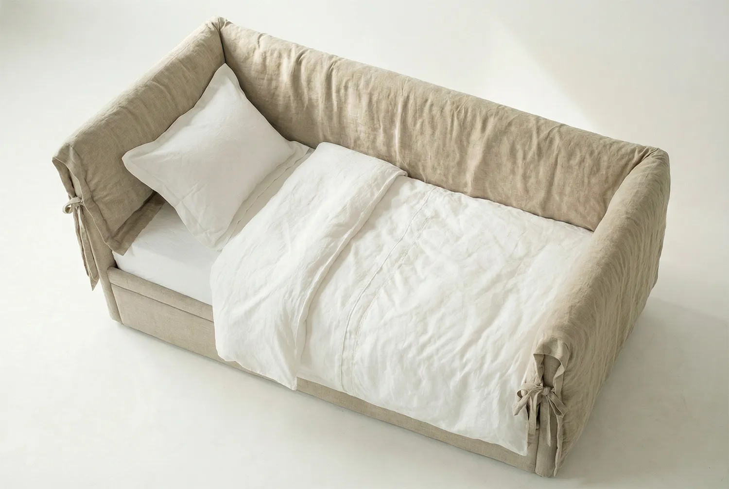 Кровать для подростка девочки на заказ