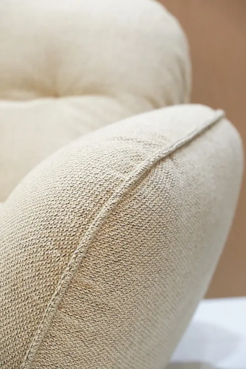 Кресло в премиальной ткани